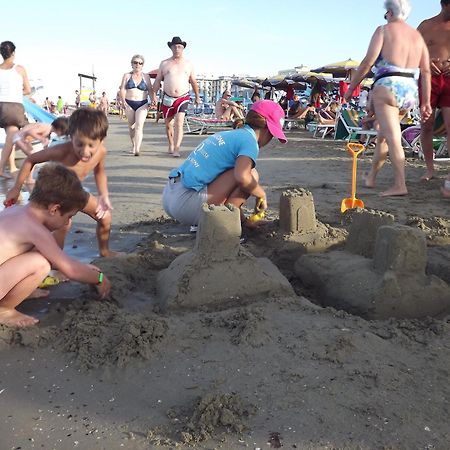 Hotel Atmosfere Beach Cesena Bagian luar foto