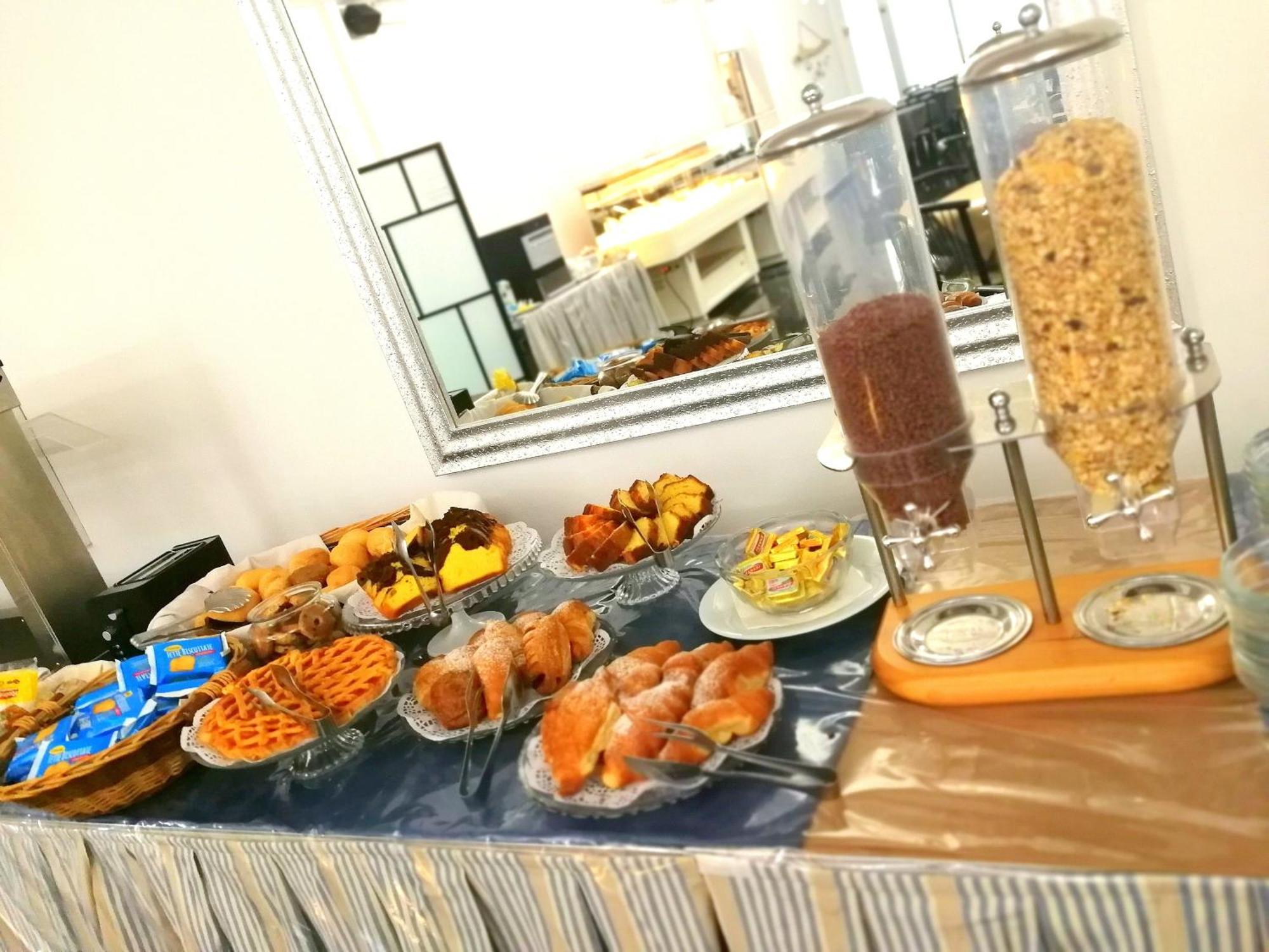 Hotel Atmosfere Beach Cesena Bagian luar foto