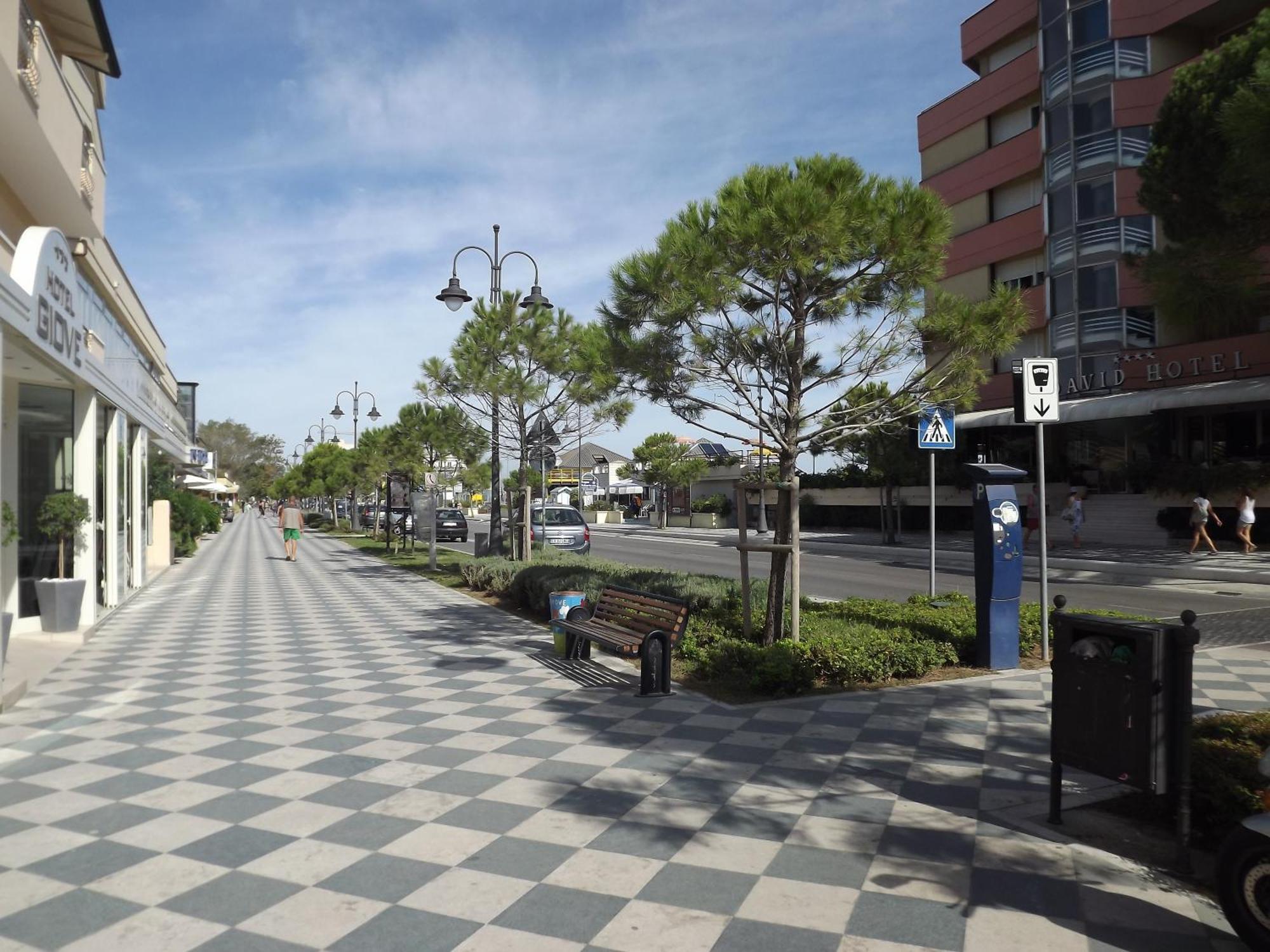 Hotel Atmosfere Beach Cesena Bagian luar foto