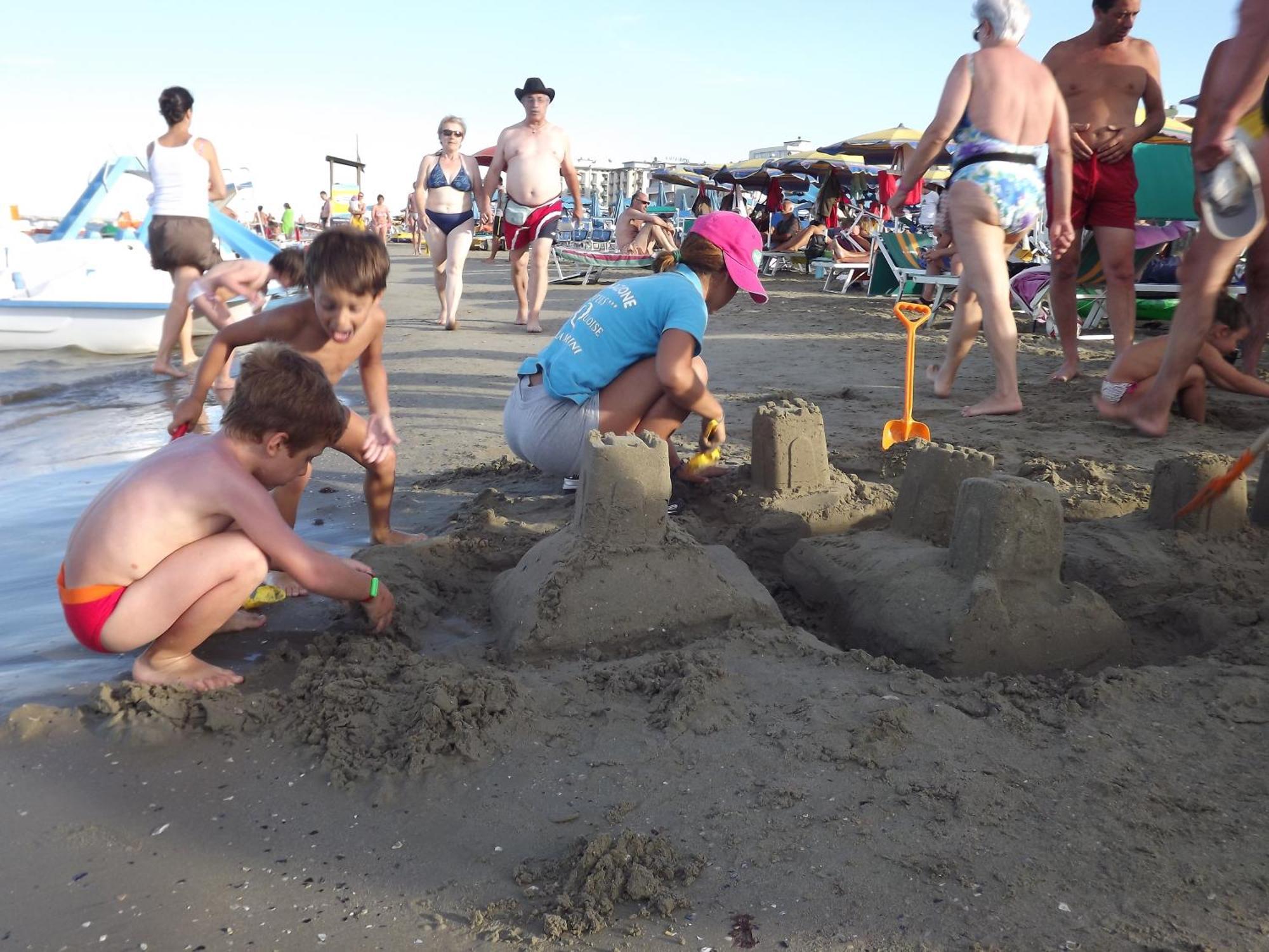 Hotel Atmosfere Beach Cesena Bagian luar foto