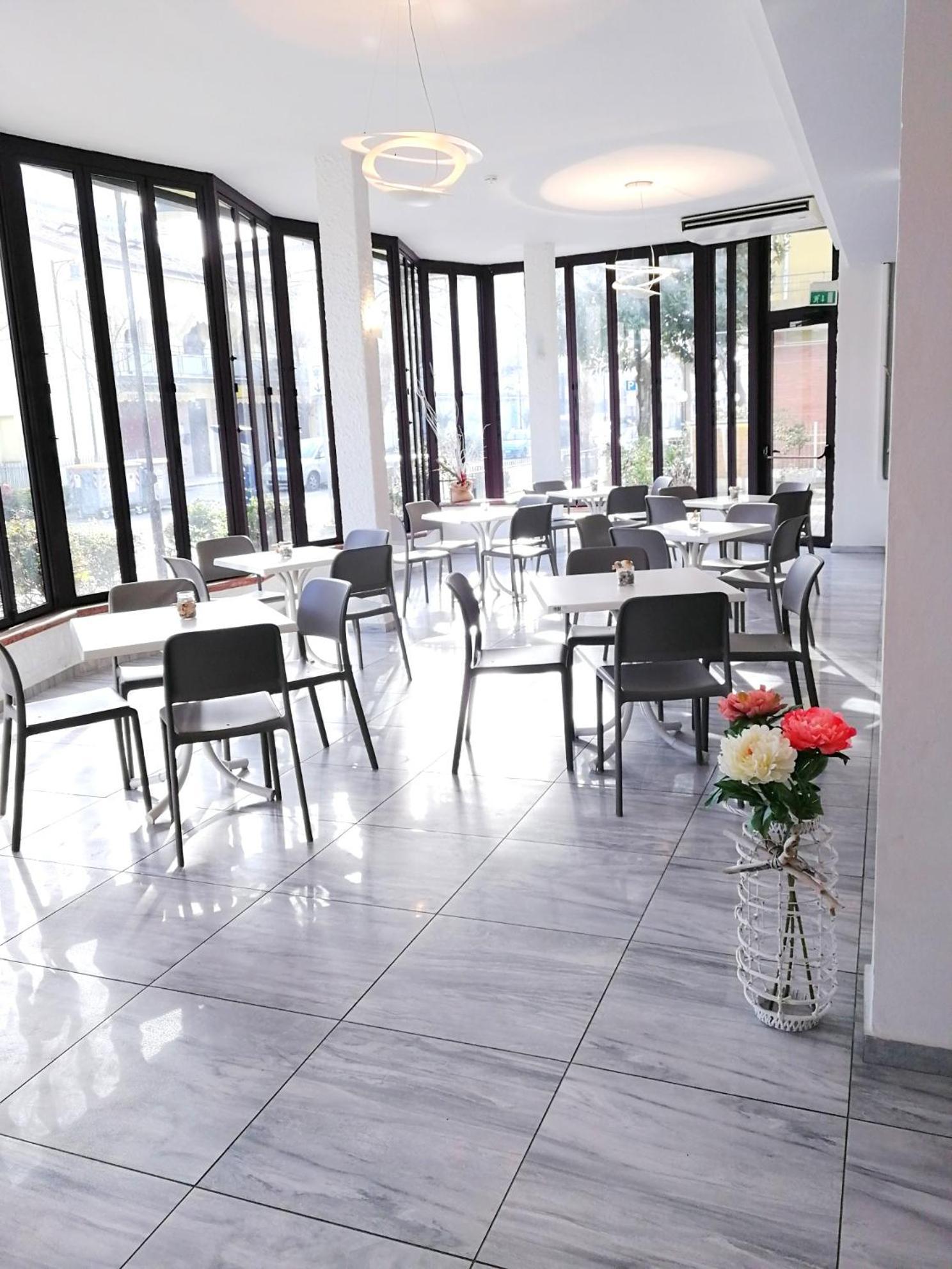 Hotel Atmosfere Beach Cesena Bagian luar foto
